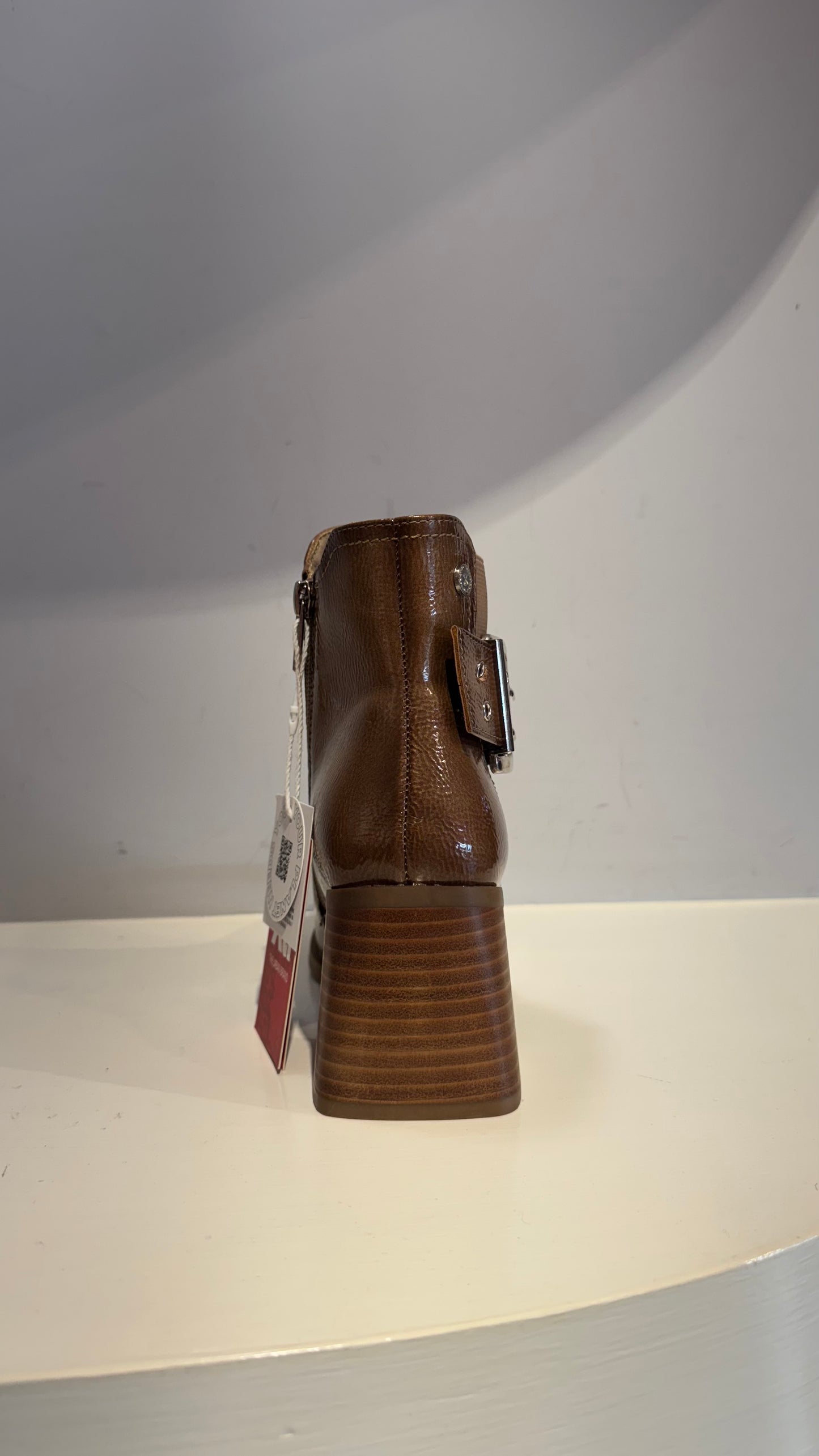 Tronchetto in similpelle lucida