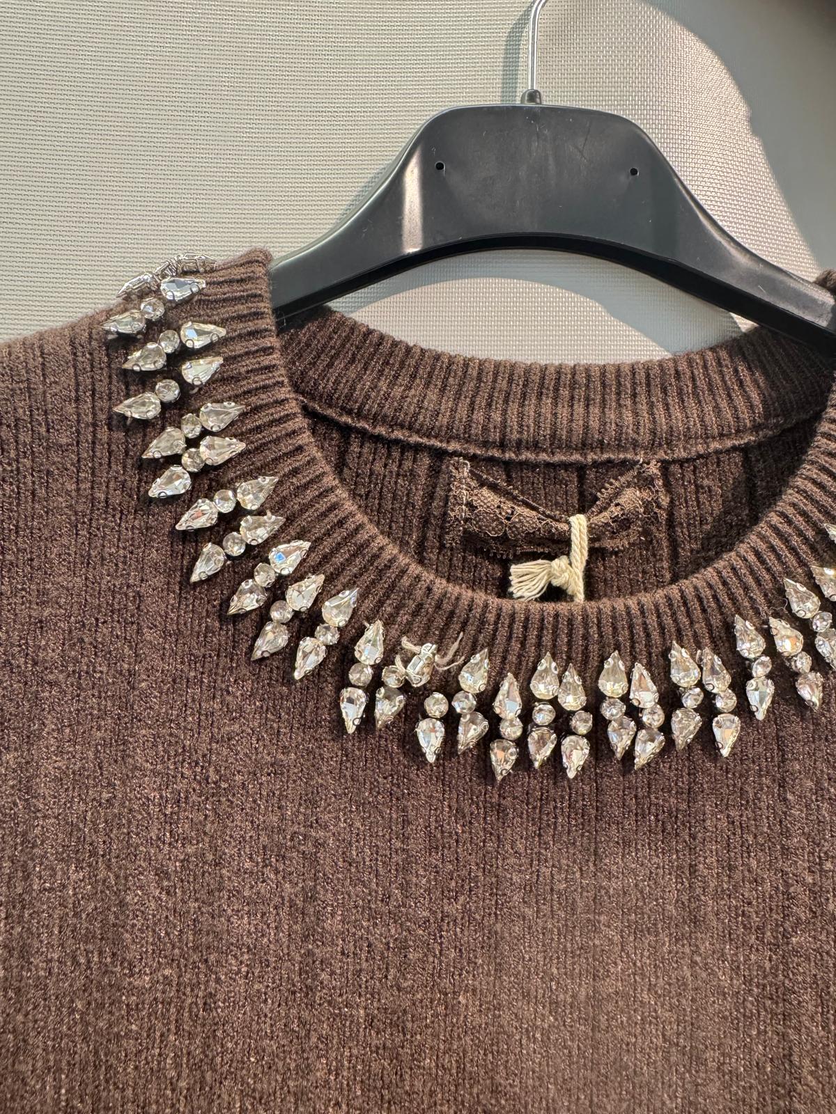 Gilet smanicato Cioccolato con gioielli