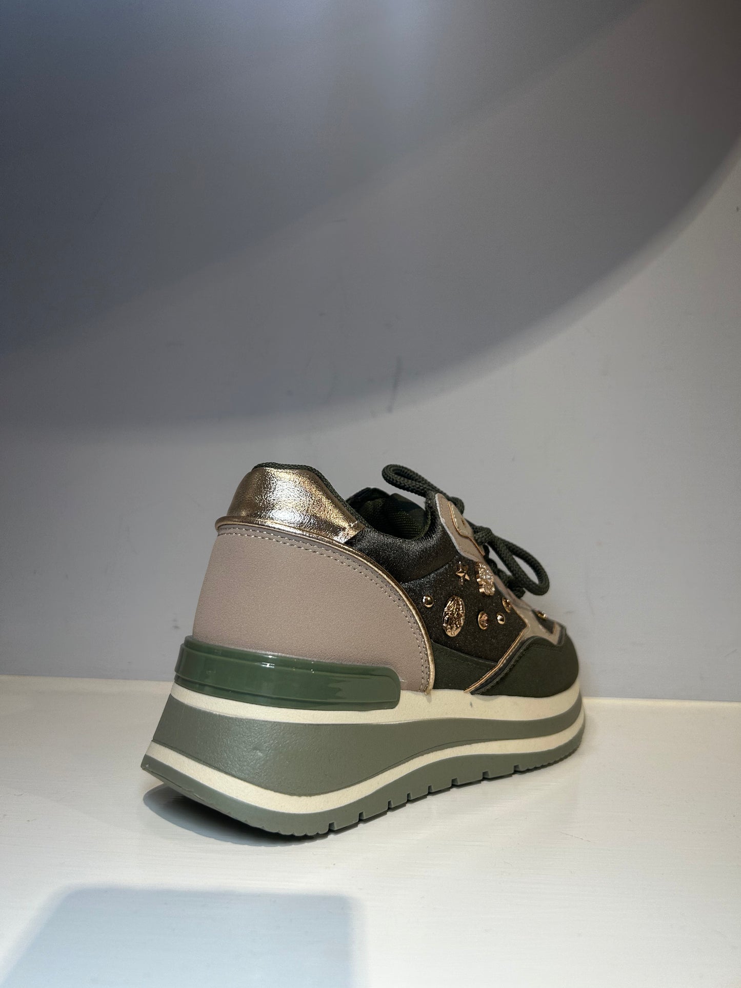 Scarpe sportive Verde Militare in velluto