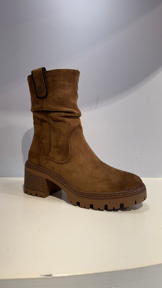 Anfibio di camoscio color camel