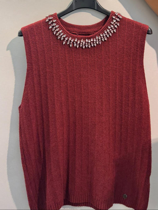 Gilet smanicato Bordeaux con gioielli
