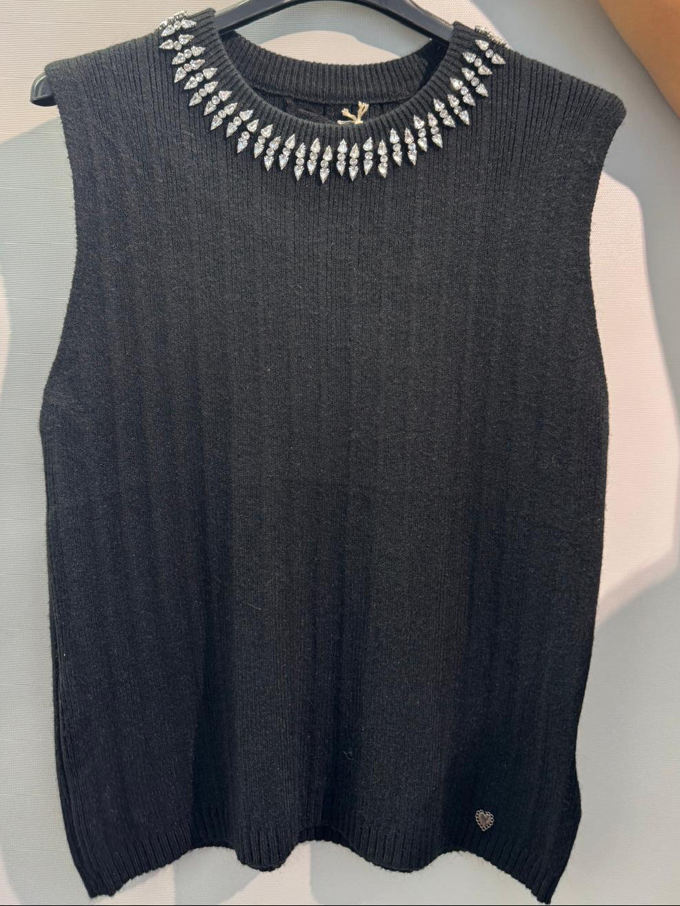 Gilet smanicato Nero con gioielli