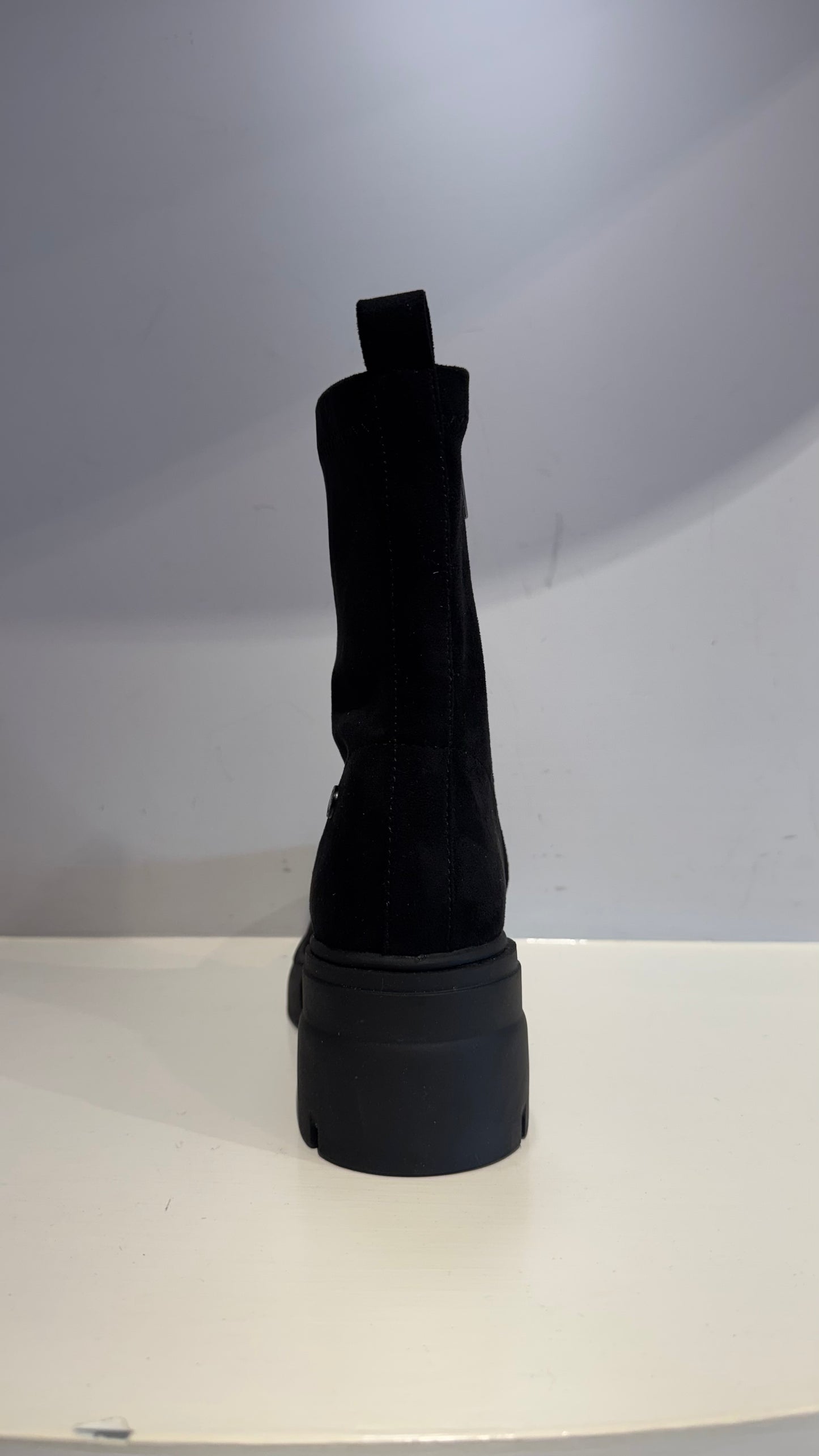 Anfibio di camoscio color nero