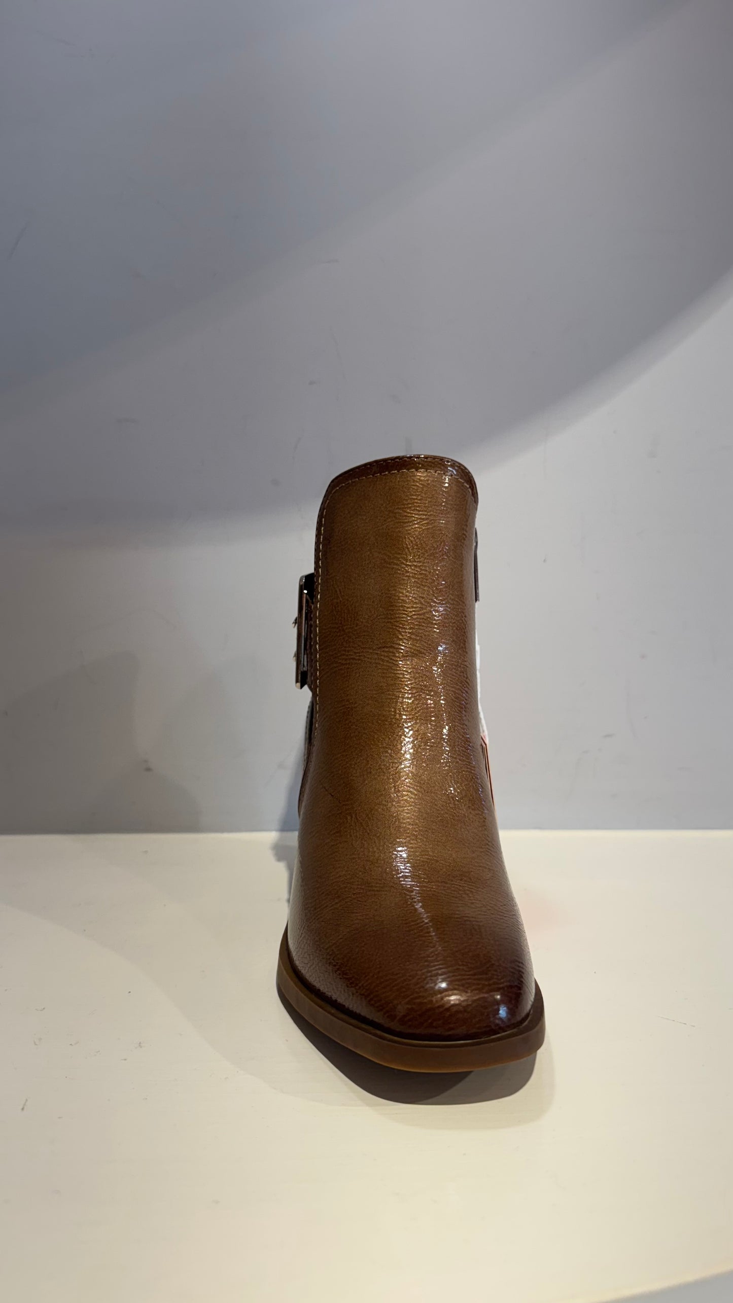 Tronchetto in similpelle lucida