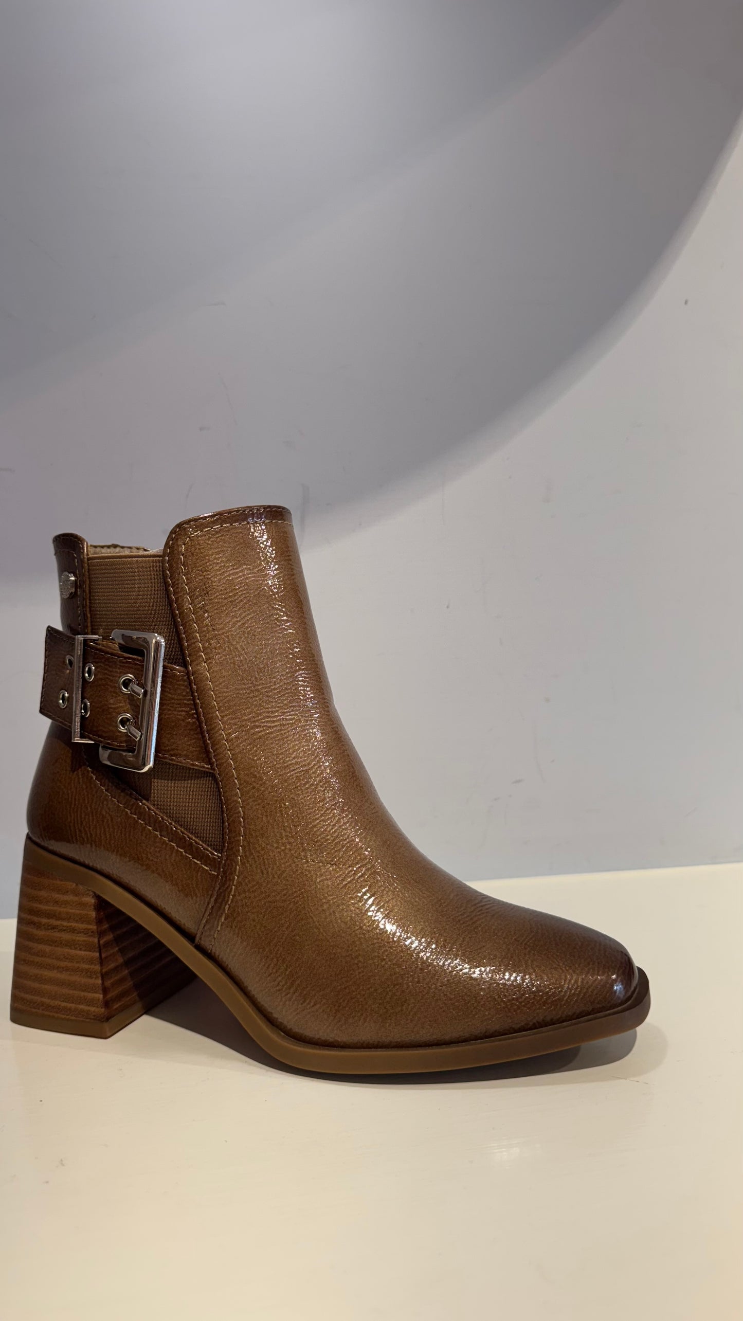 Tronchetto in similpelle lucida