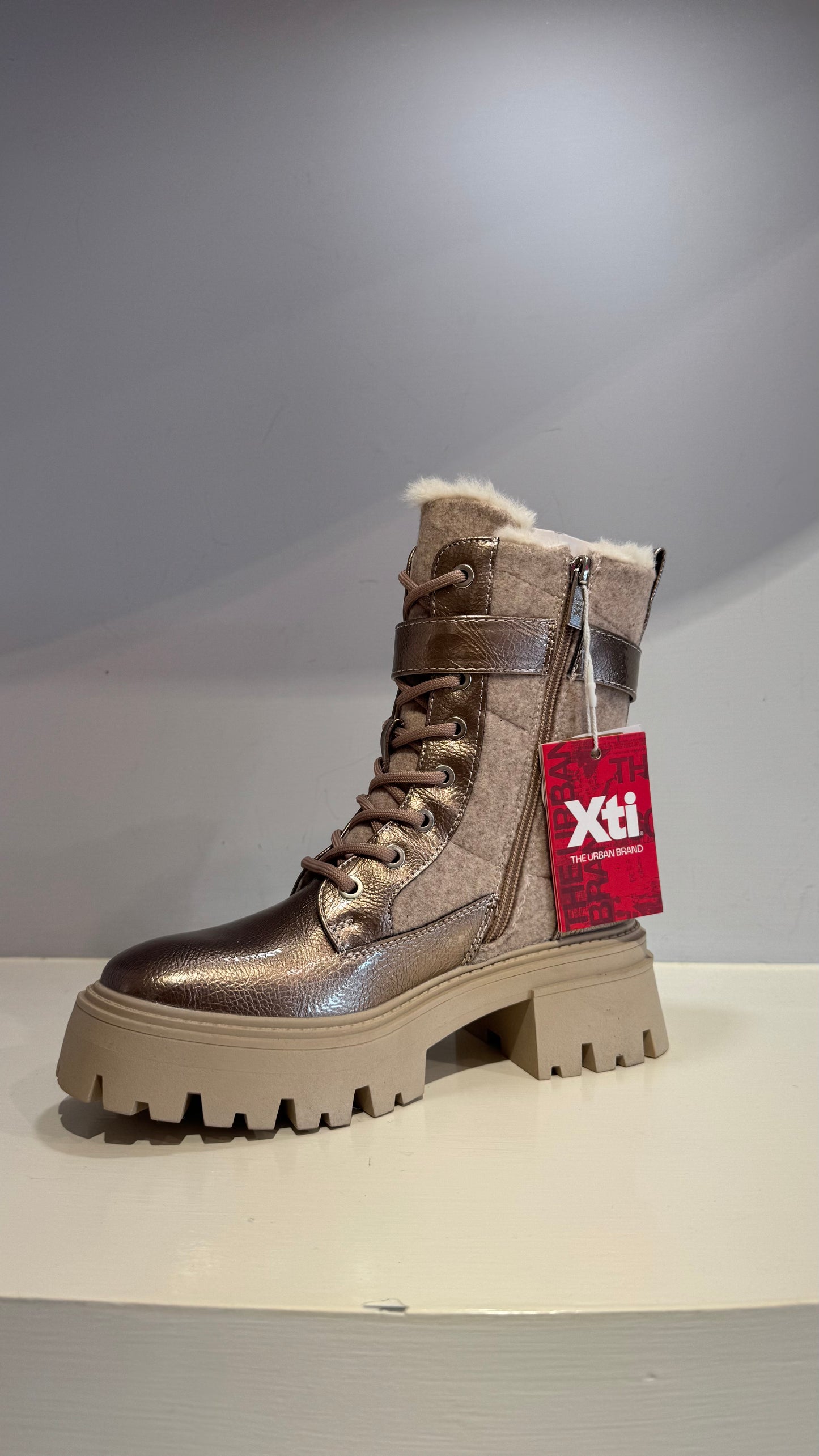 Anfibio Xti beige con pelliccia interna