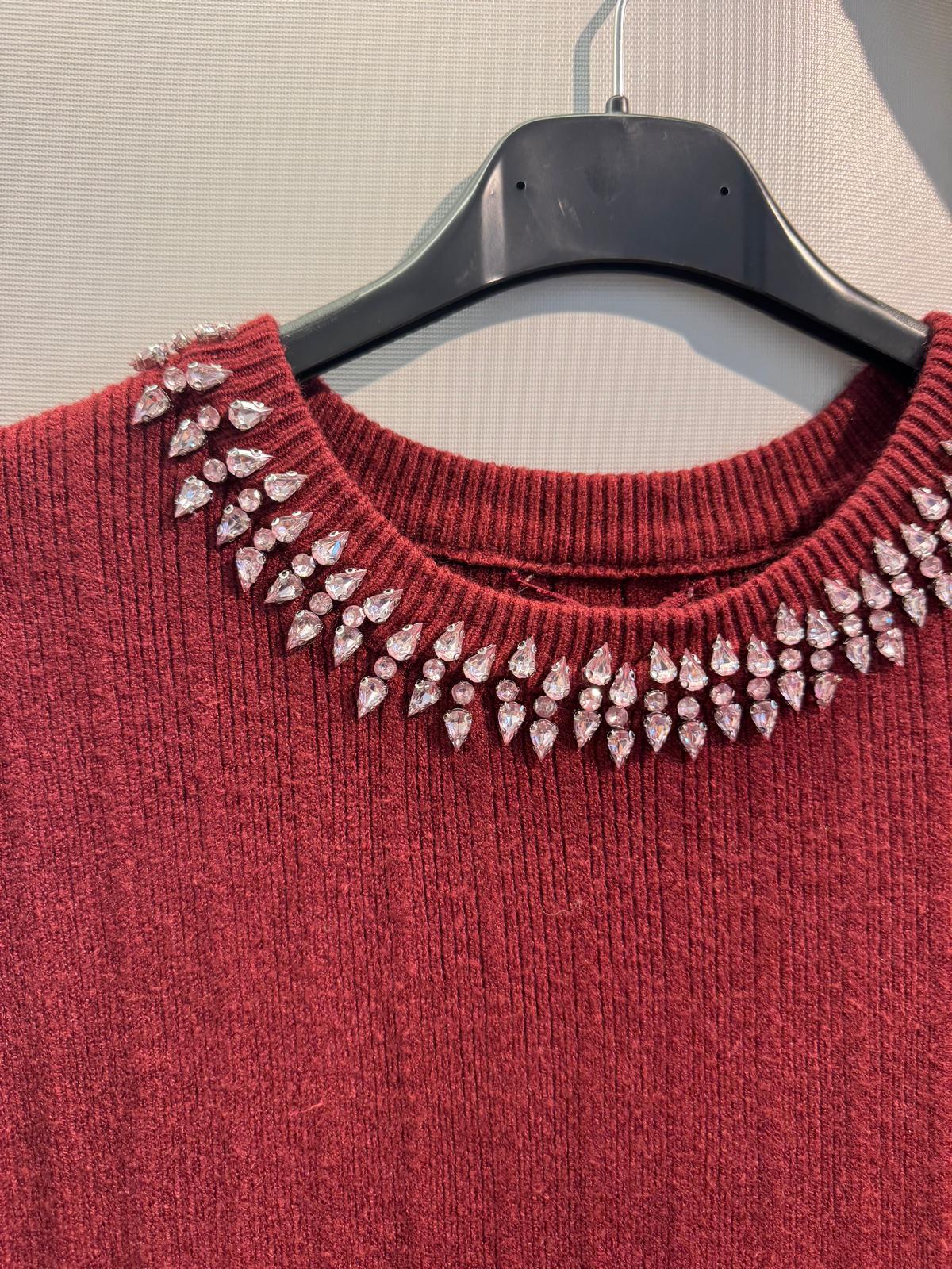 Gilet smanicato Bordeaux con gioielli