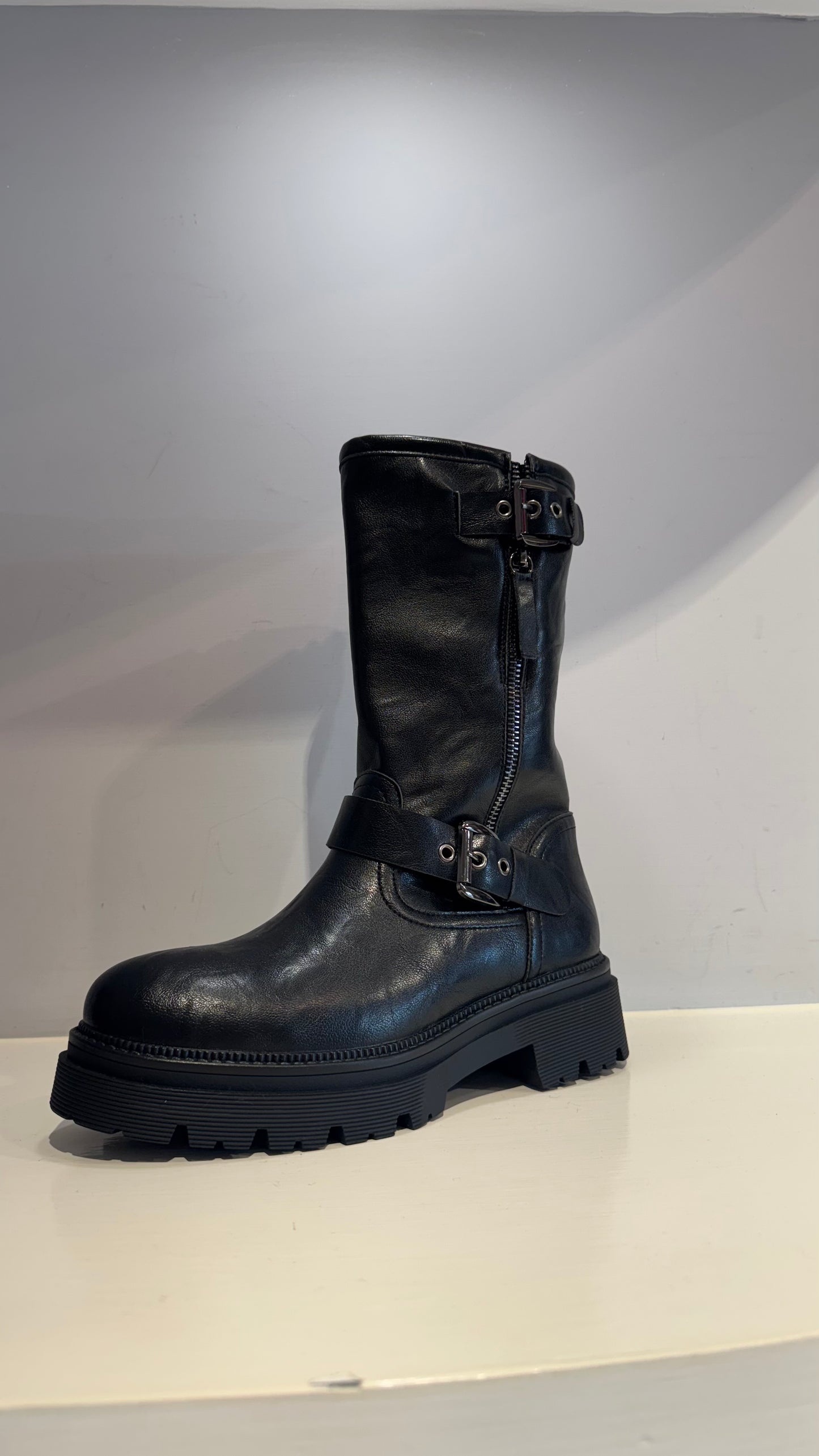 Stivaletto similpelle nero