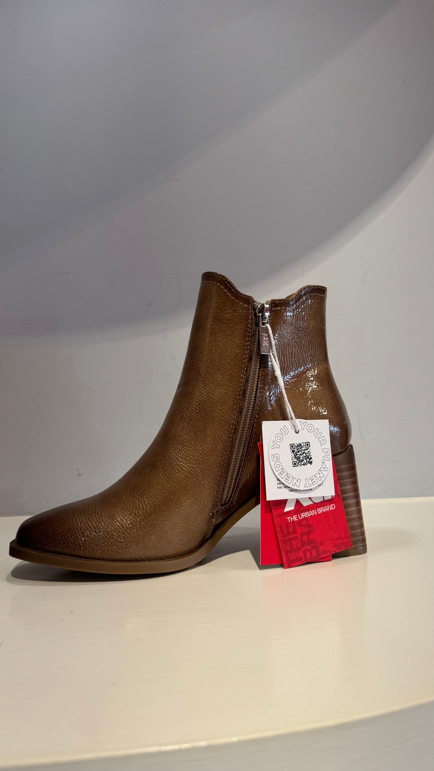 Tronchetto in similpelle lucida