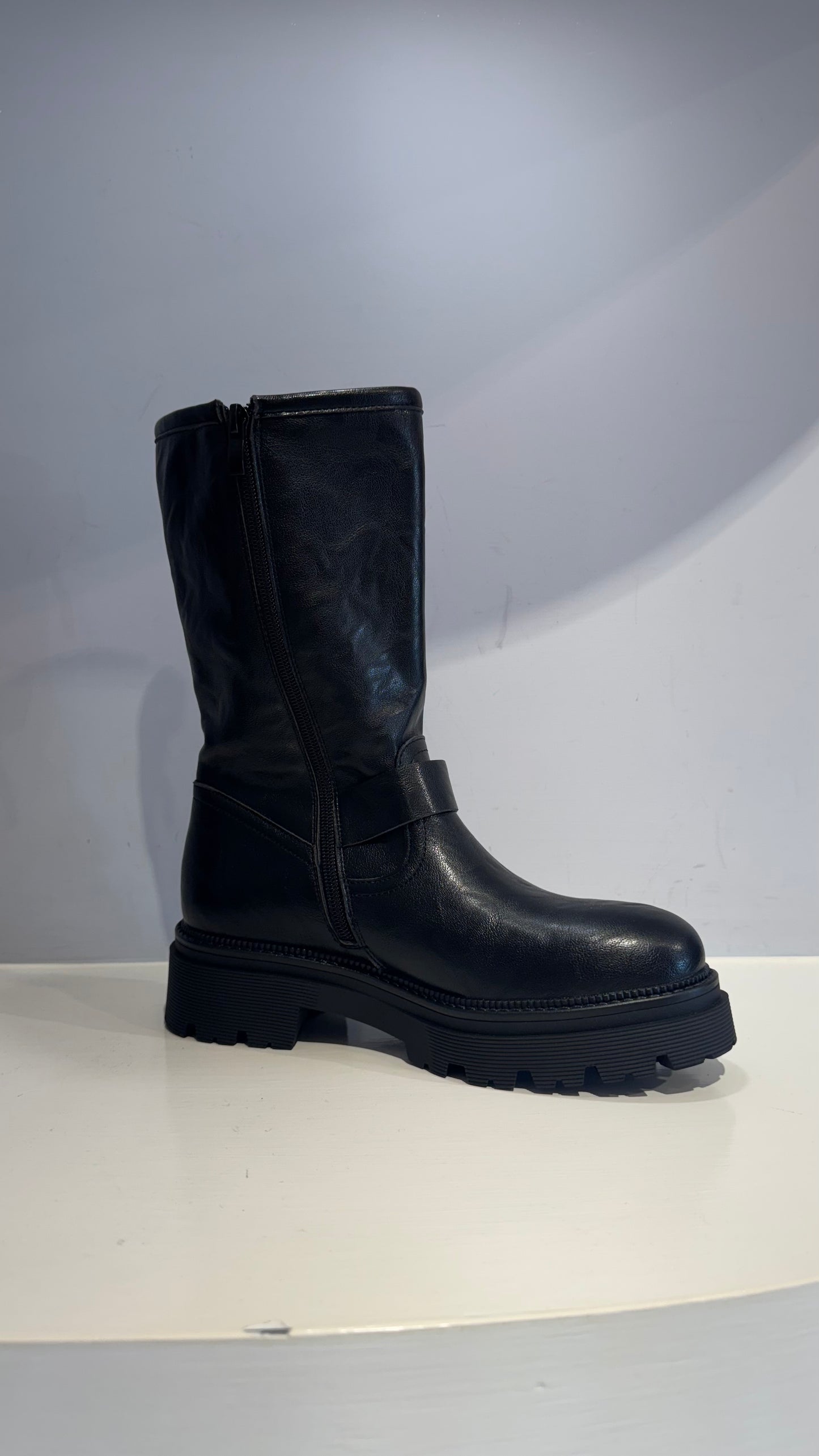 Stivaletto similpelle nero