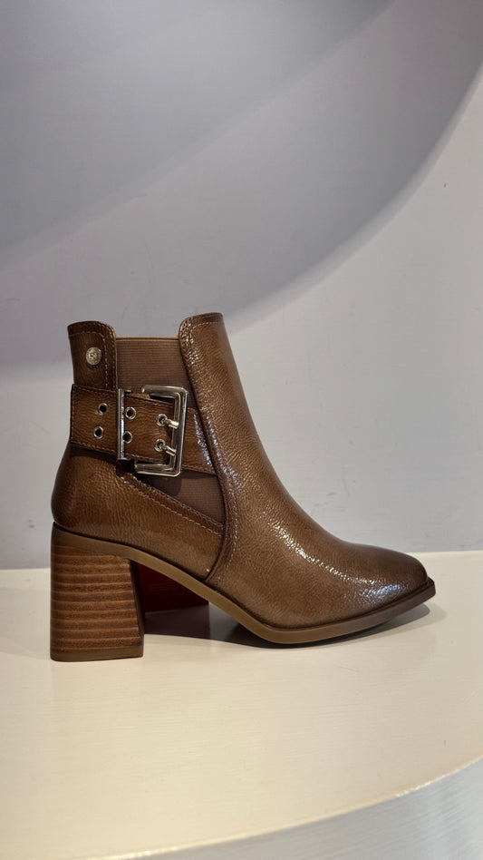 Tronchetto in similpelle lucida