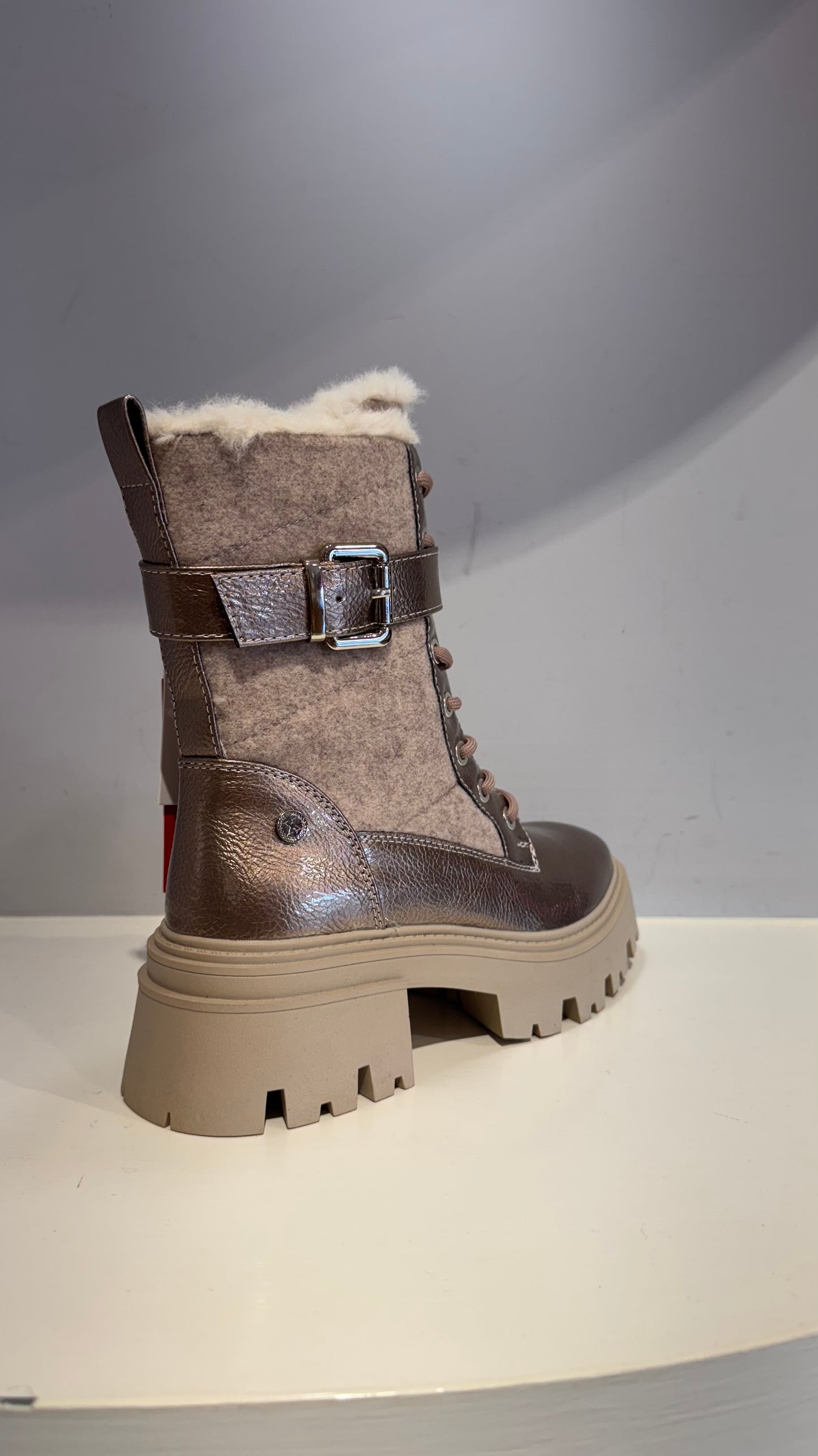 Anfibio Xti beige con pelliccia interna