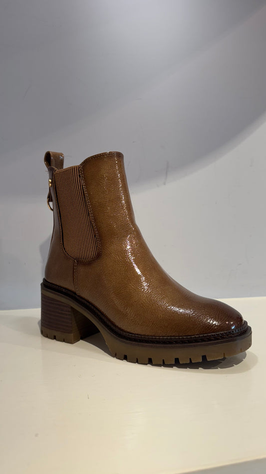 Stivale basso similpelle lucida