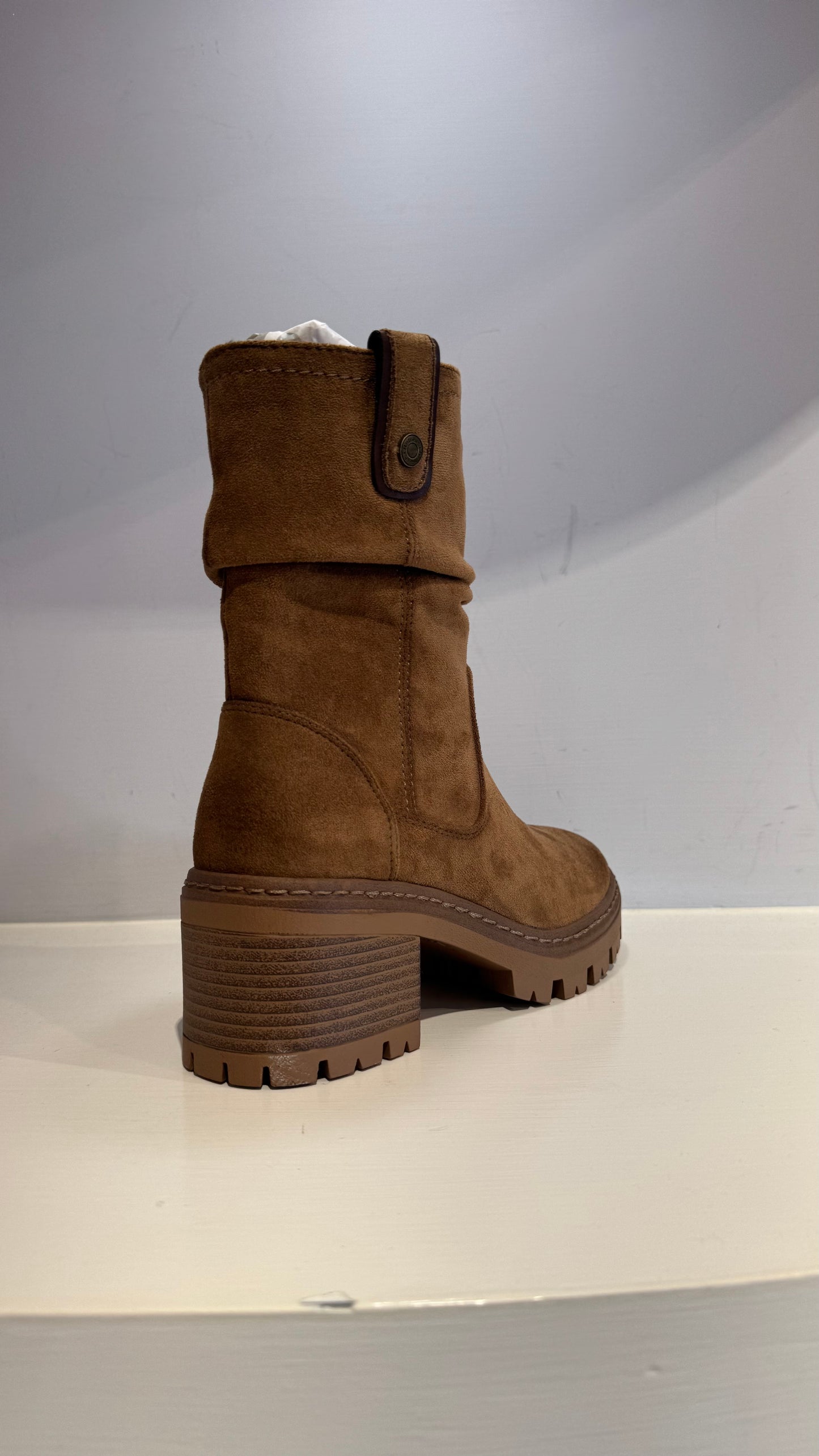 Anfibio di camoscio color camel