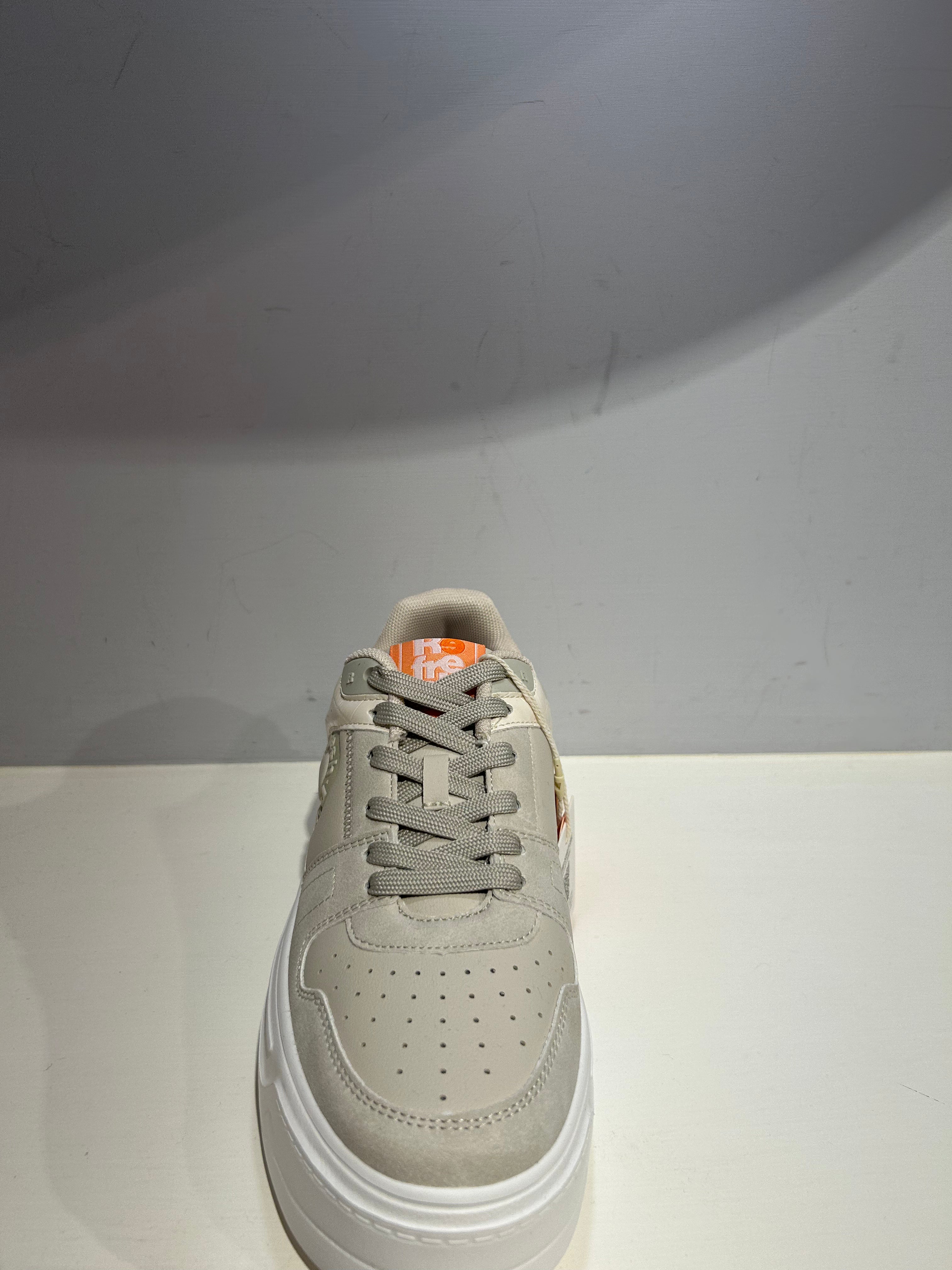 Scarpe sportive Beige con lacci
