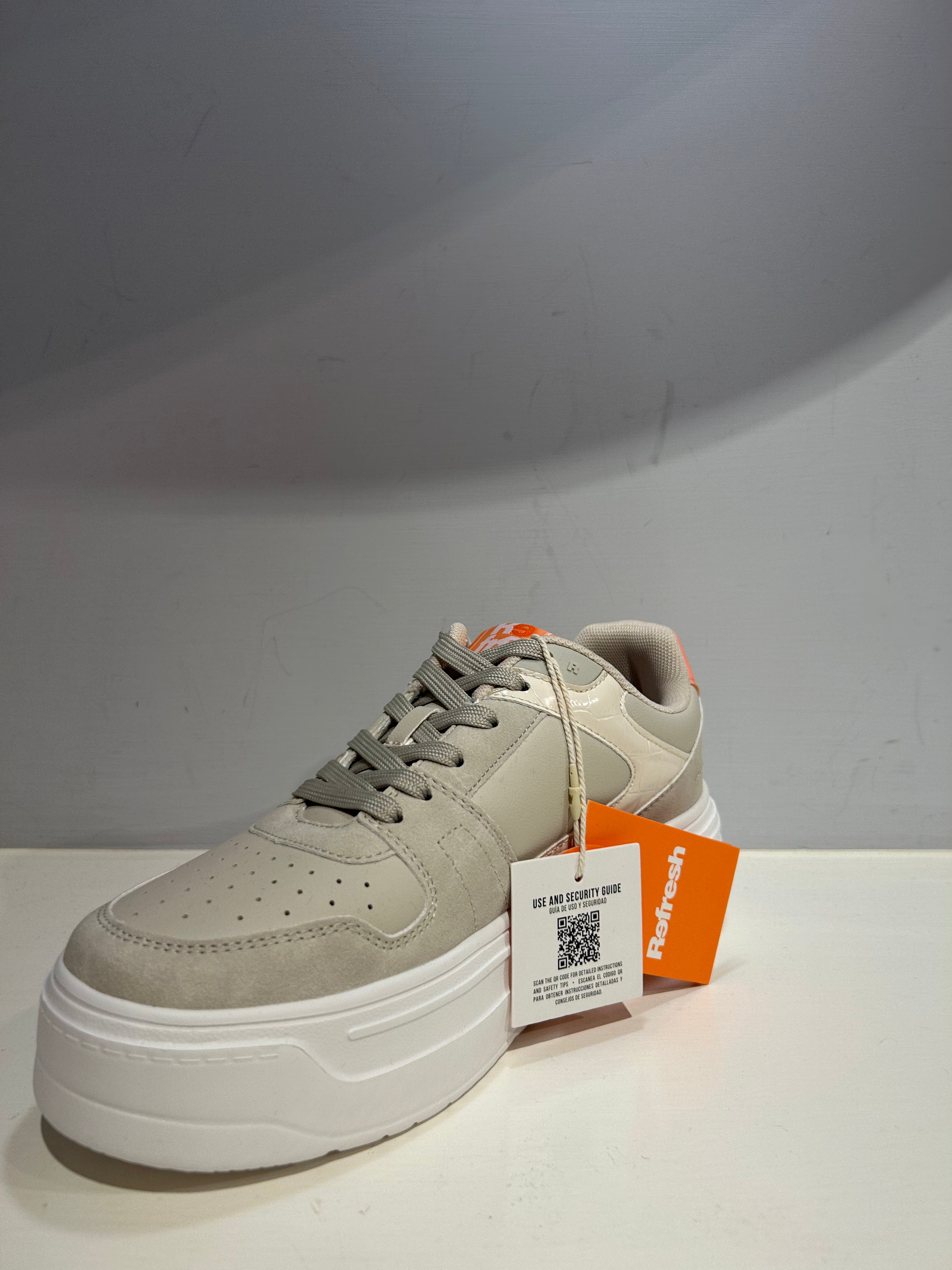 Scarpe sportive Beige con lacci
