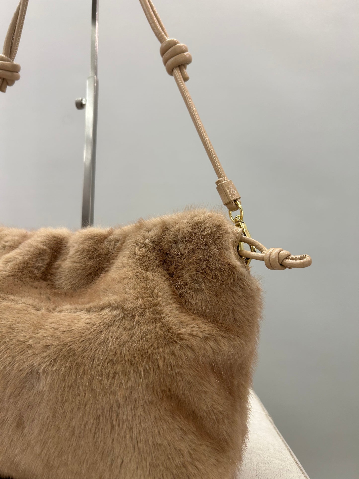 Borsa a spalla Nude con pelo