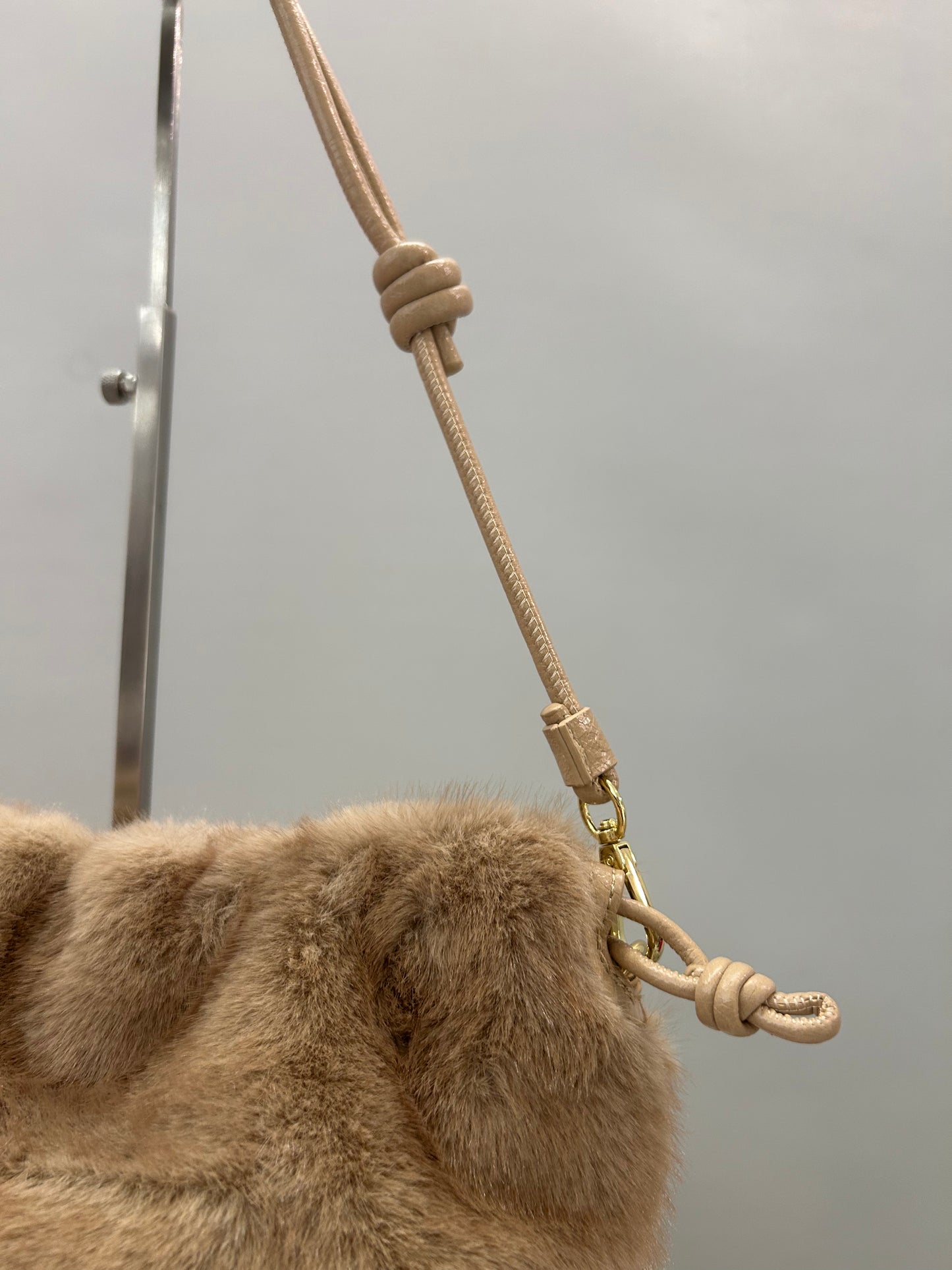 Borsa a spalla Nude con pelo