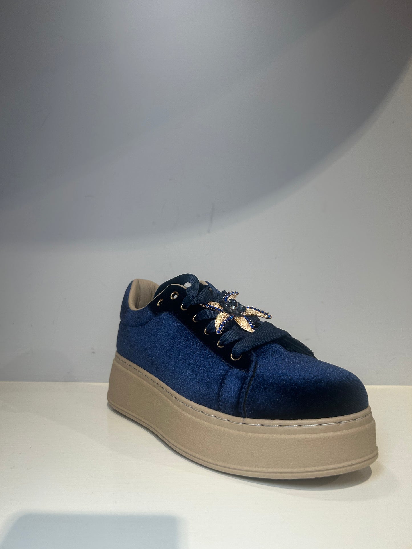 Scarpa sportiva Blu in velluto