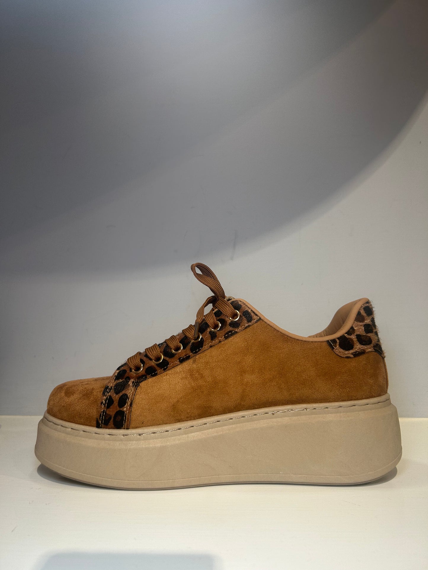 Scarpe sportive Camel in velluto