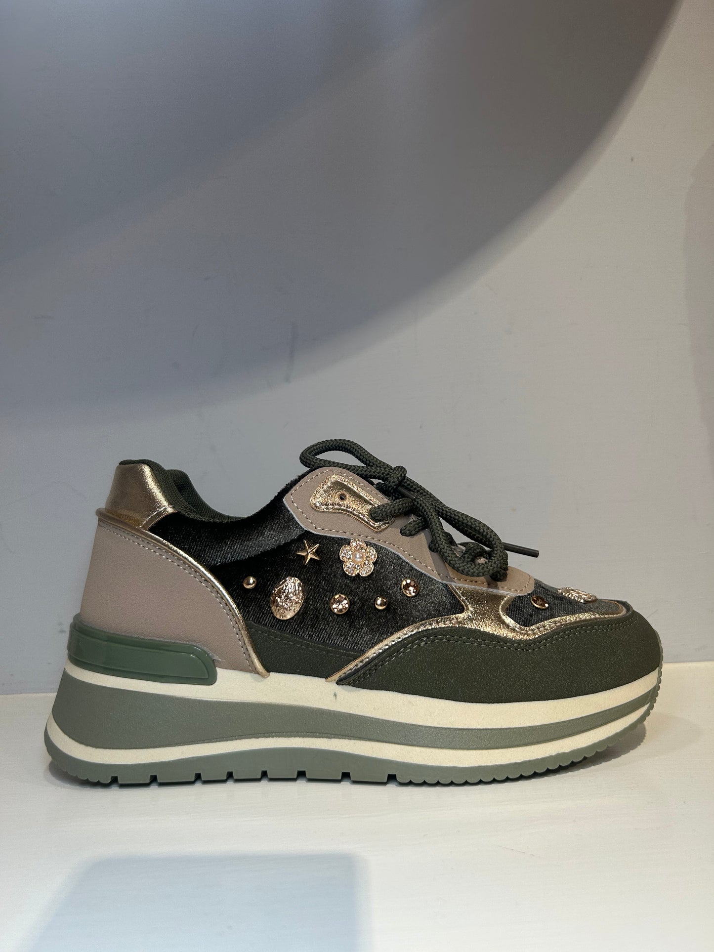 Scarpe sportive Verde Militare in velluto