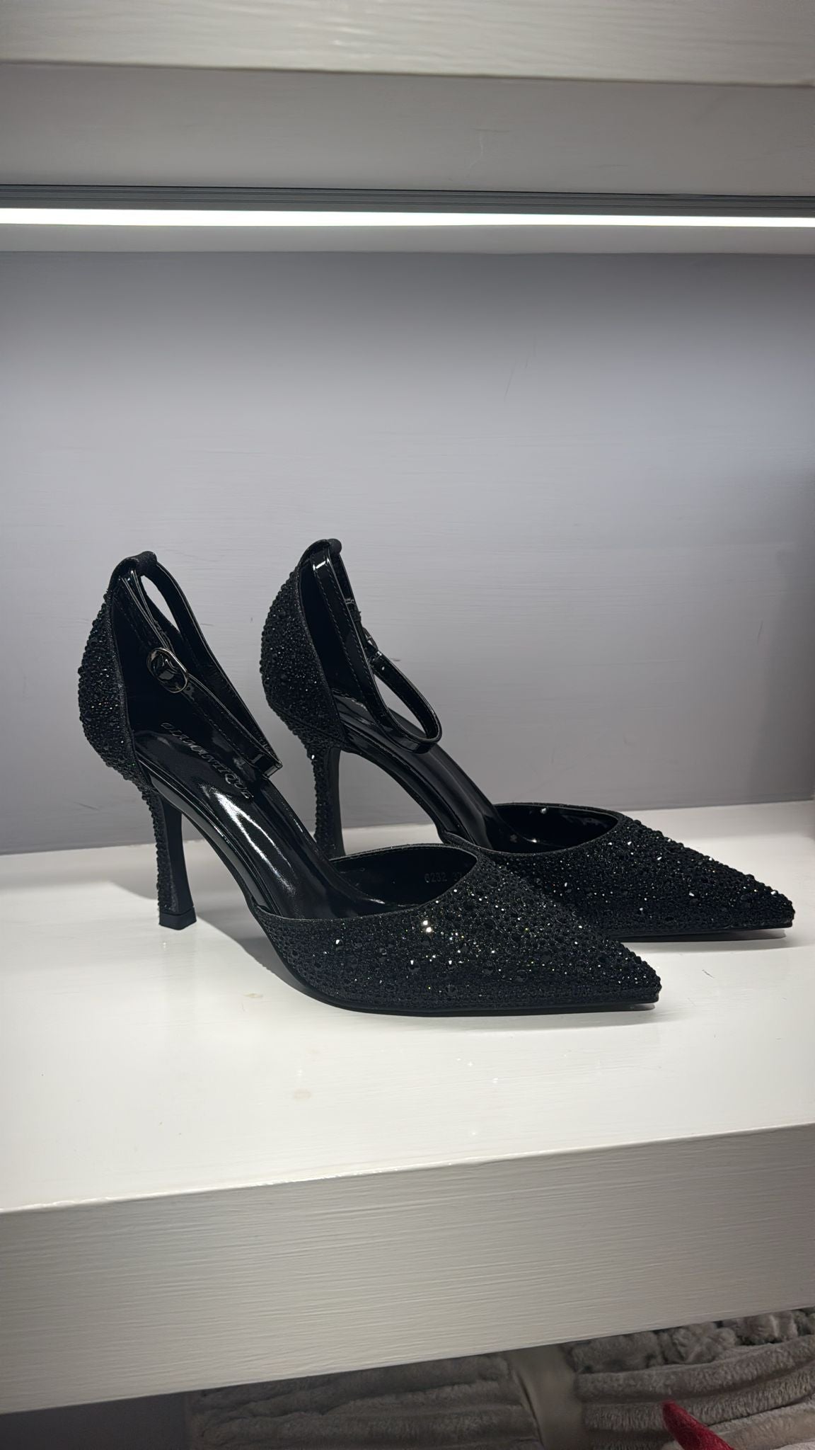 Décolleté con brillantini