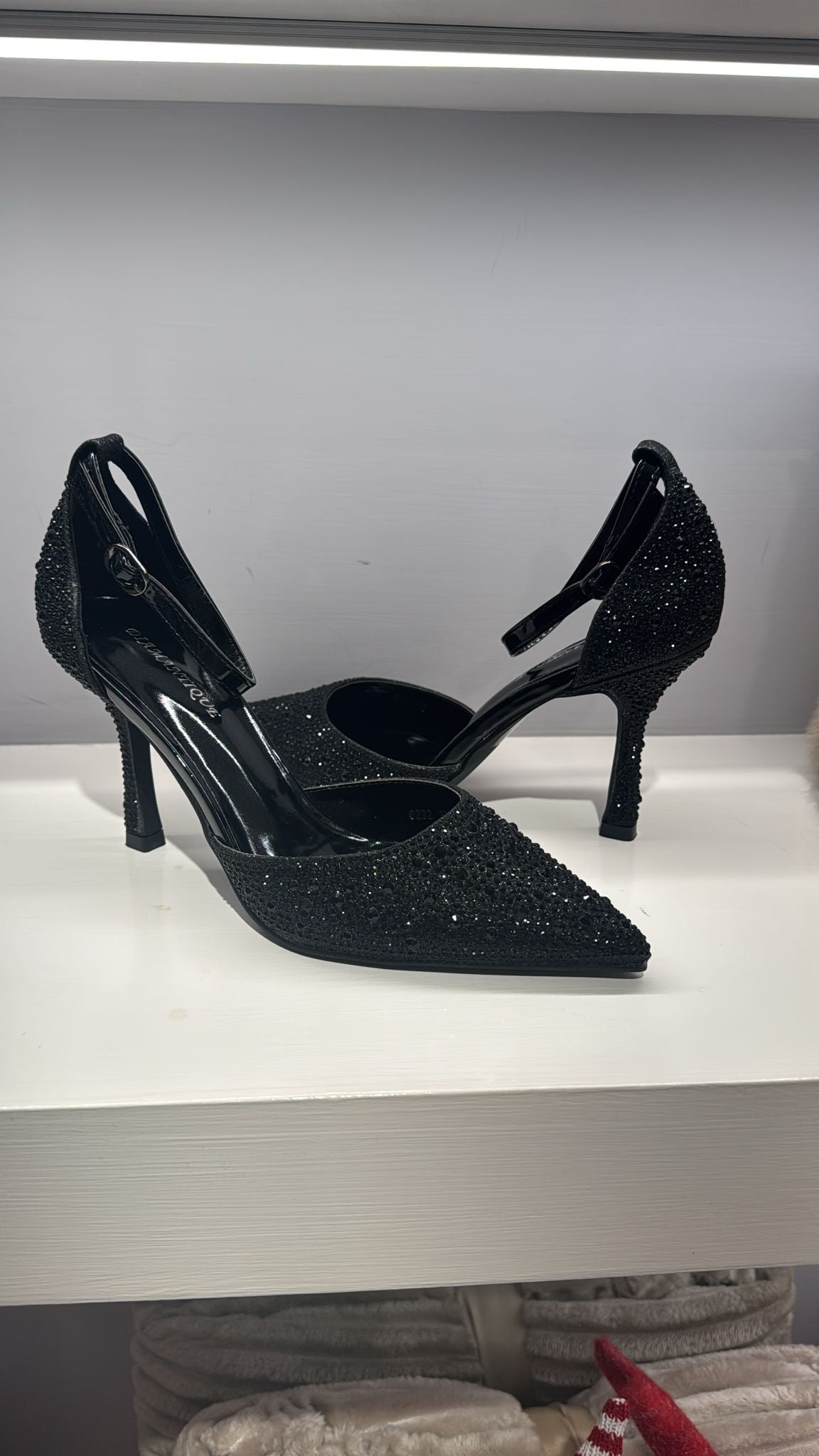 Décolleté con brillantini